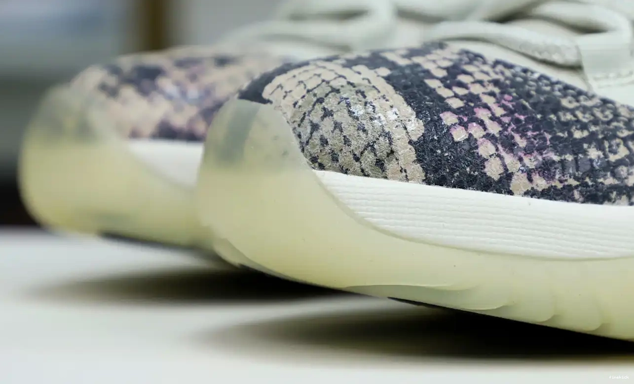 JORDAN 11 BONE AIR SNAKESKIN LIGHT LOW 0511
